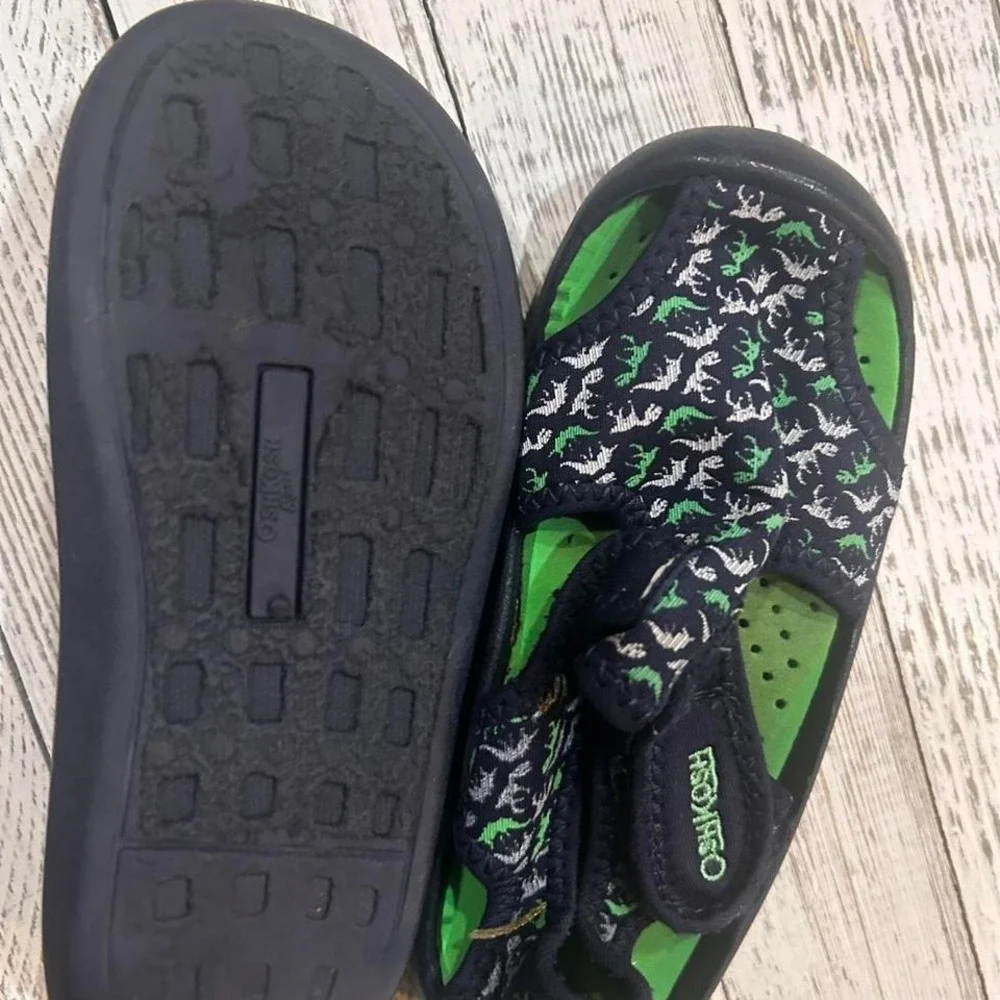 Oshgosh size 8 Dinosaur water shoes‎ toddler swim summer